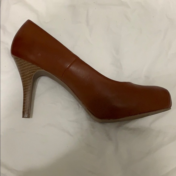 Tan brown heels - Picture 2 of 3
